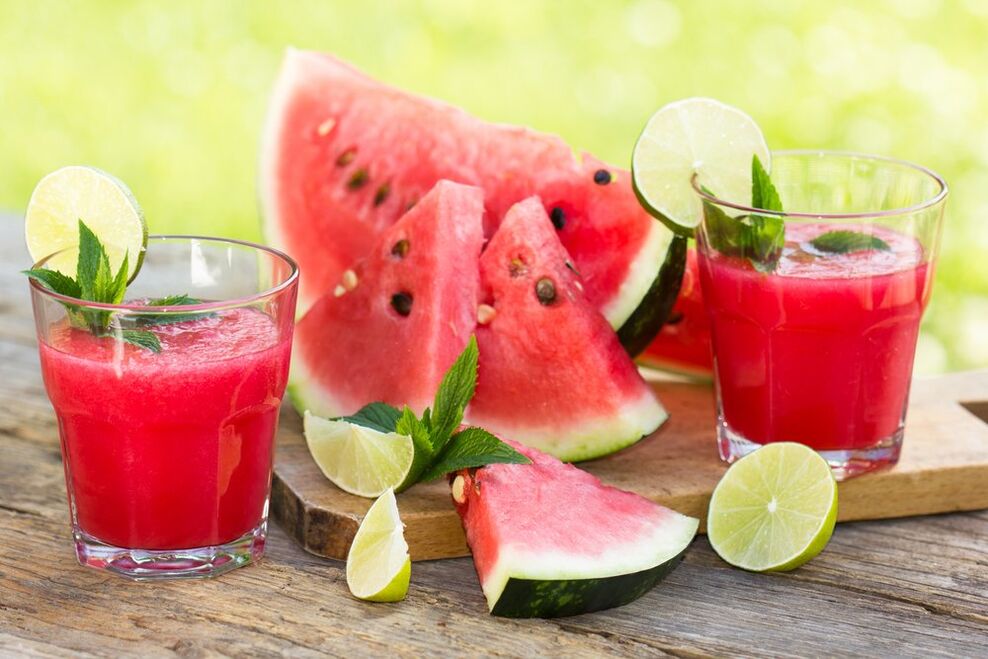 Plátky vodného melónu a čerstvého v diétnom menu vodného melónu